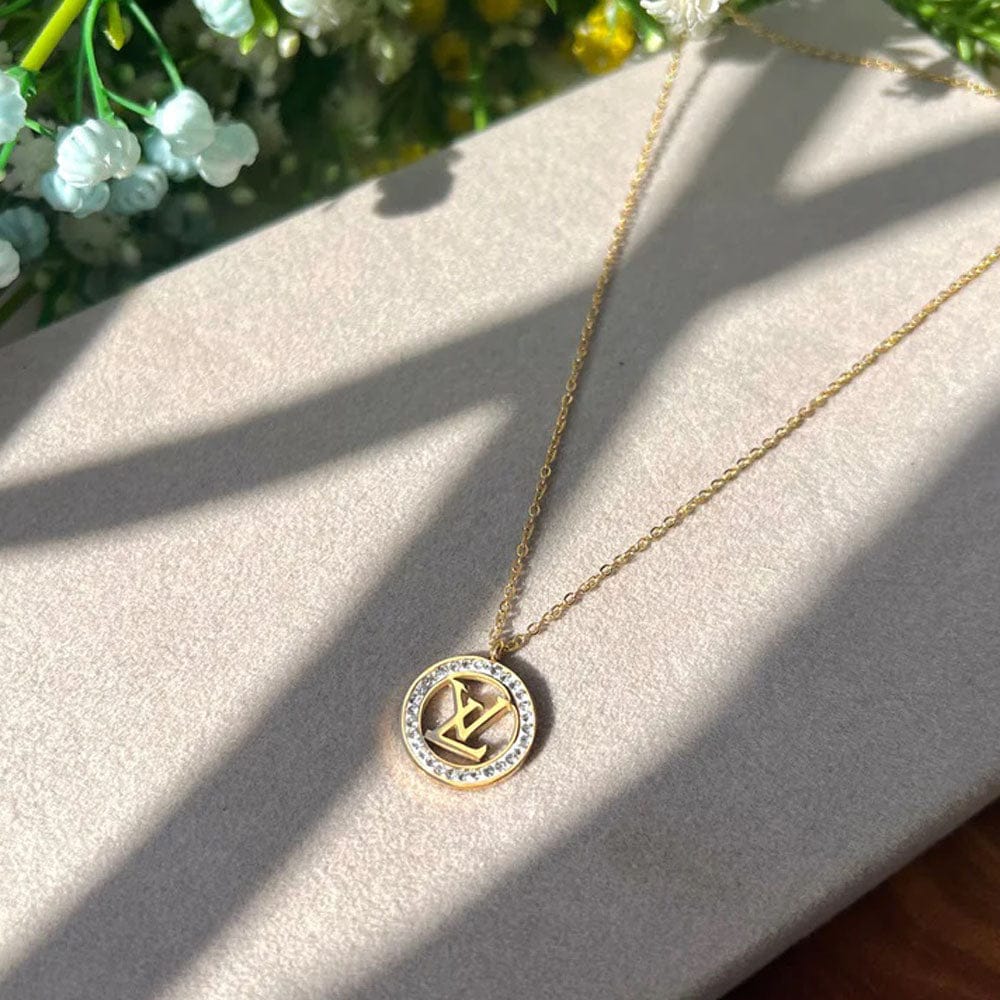 Elegant stainless steel premium quality pendant