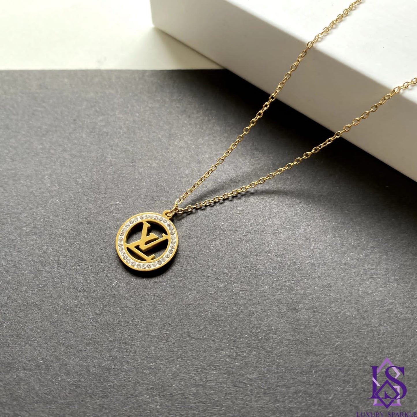 Elegant stainless steel premium quality pendant