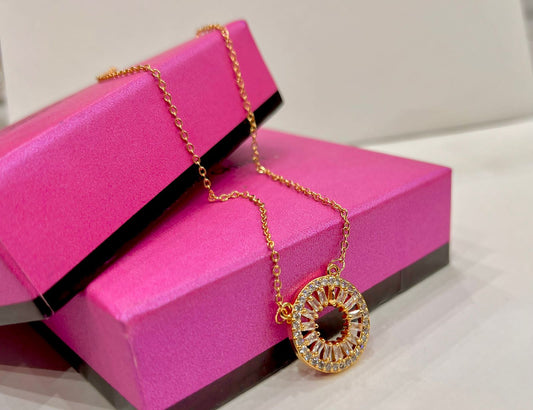 Elegant zircone cut pendant