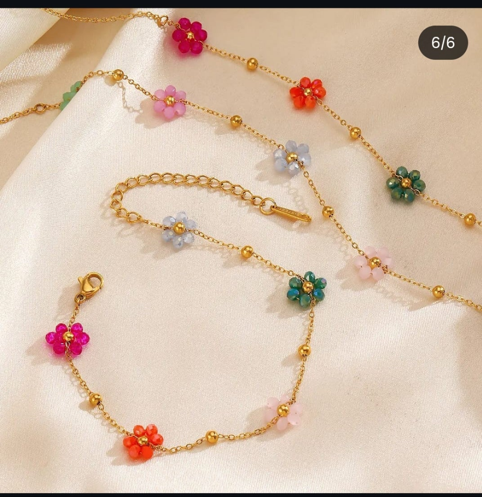 Beautiful floral beaded necklace set