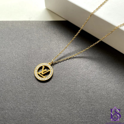 Elegant stainless steel premium quality pendant