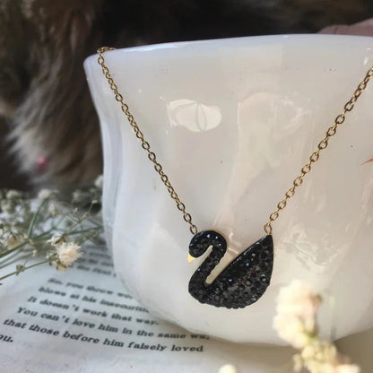 Beautiful swan necklace 😍
