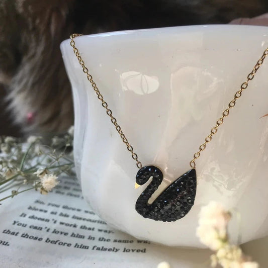 Beautiful swan necklace 😍