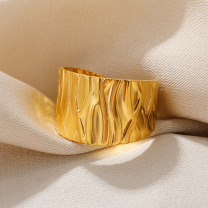 Metallic texture ring