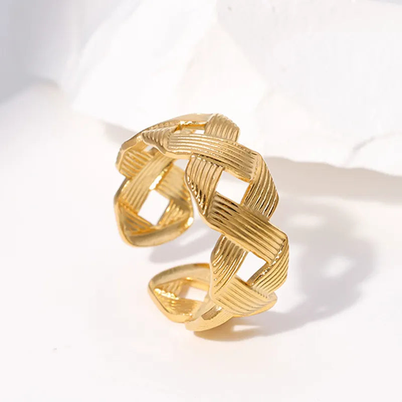 Micro cross lines ring
