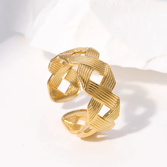 Micro cross lines ring