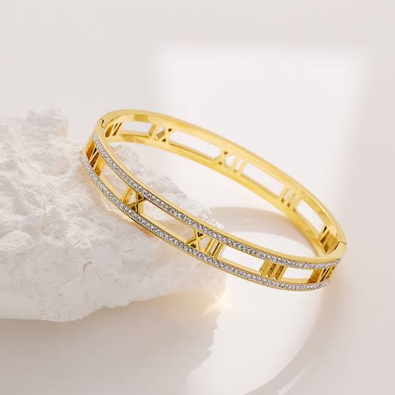 Roman numeral double zircon side finishing handcuff