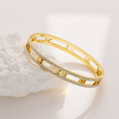 Roman numeral double zircon side finishing handcuff