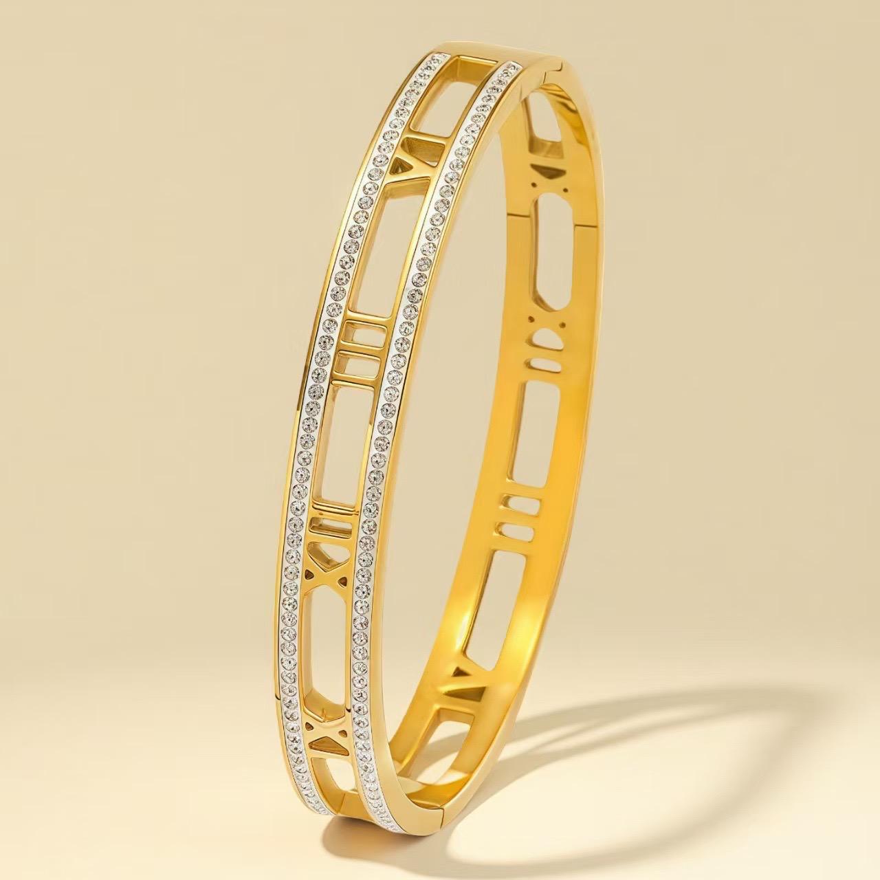 Roman numeral double zircon side finishing handcuff