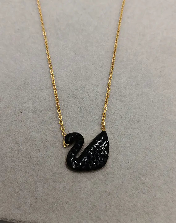 Beautiful swan necklace 😍