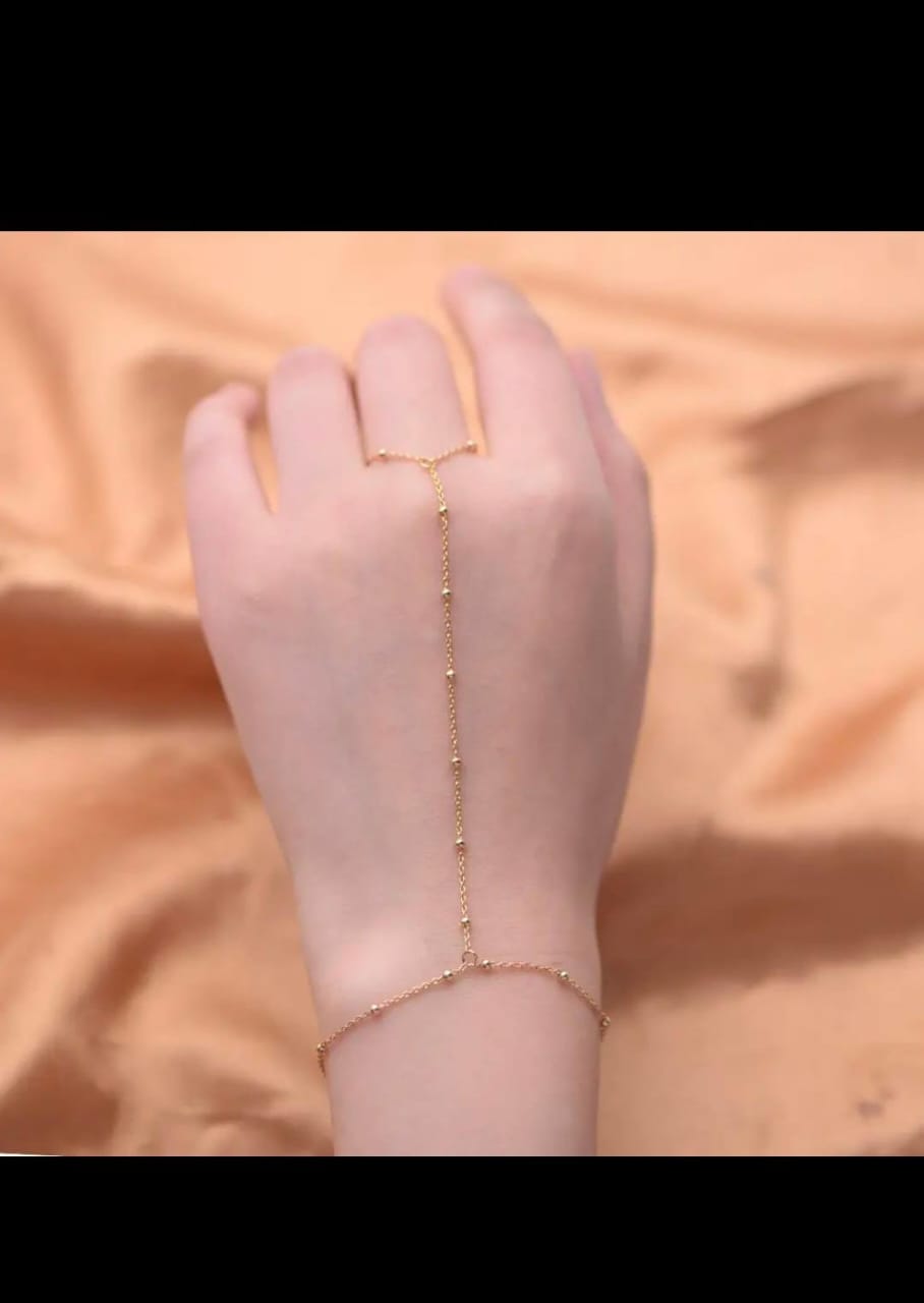 Minimalistic hand chain