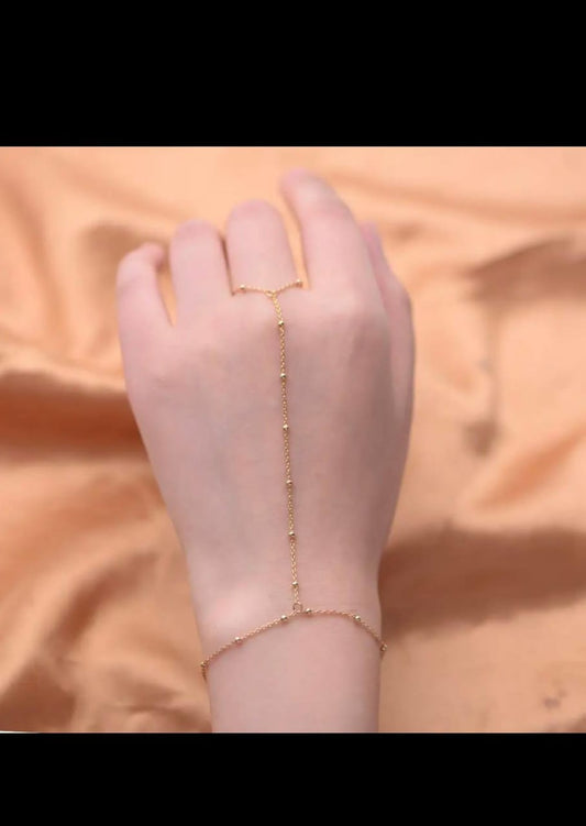 Minimalistic hand chain